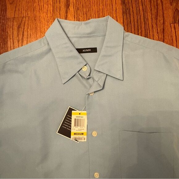 ALFANI Men’s Light Blue Short Sleeve Button-Up Shirt Size M NWT - Picture 2 of 4